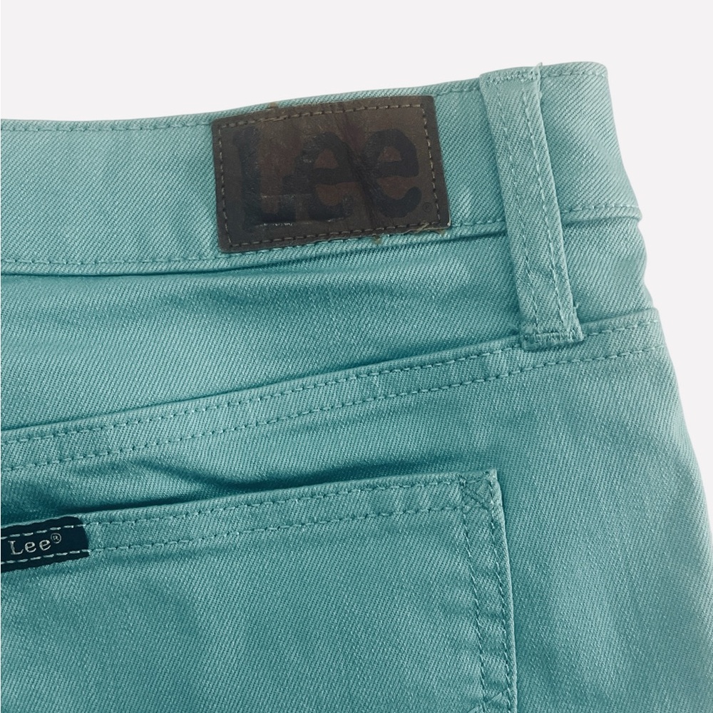 Lee Women's Light Turquoise Denim Midrise 5" Cuffed Short Size 12M - Picture 7 of 10